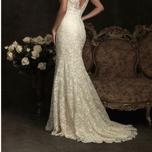 Allure 8903 wedding dress